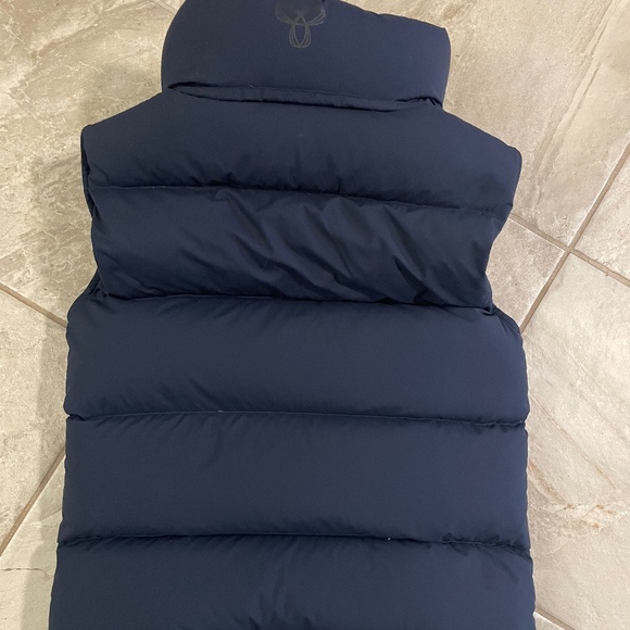Navy Super Puff Down Vest Aritzia - Picture 2 of 2
